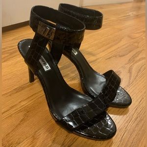 Karl Lagerfeld Classic Croc Print Pumps